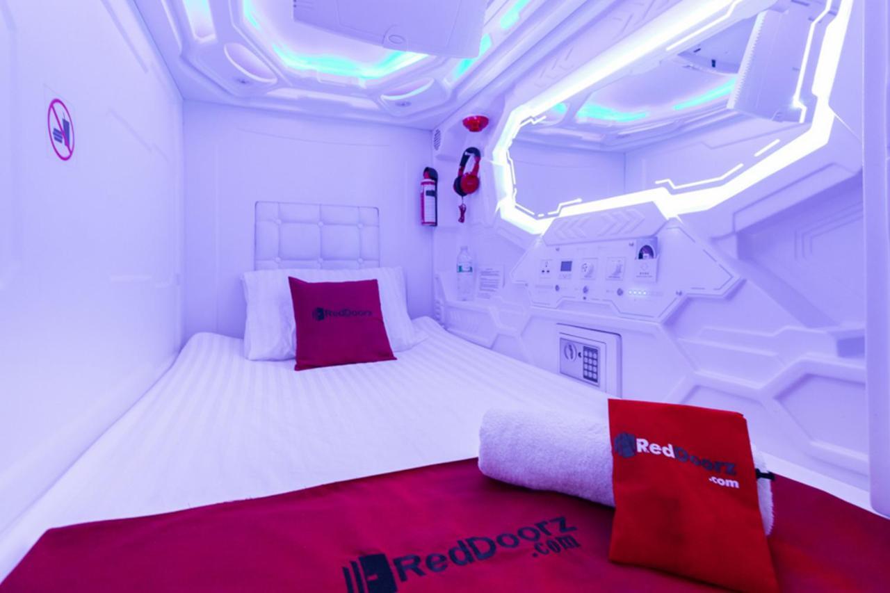 Reddoorz Hostel @ Capsule Inn Medan Zewnętrze zdjęcie