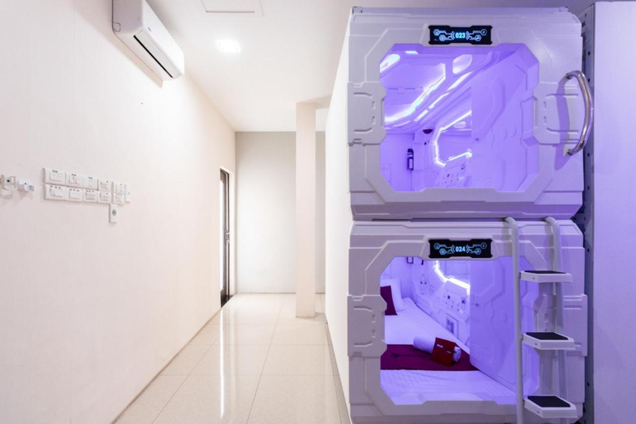 Reddoorz Hostel @ Capsule Inn Medan Zewnętrze zdjęcie