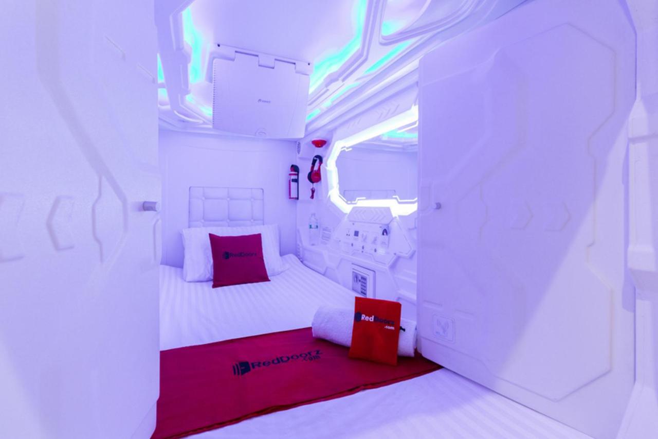 Reddoorz Hostel @ Capsule Inn Medan Zewnętrze zdjęcie